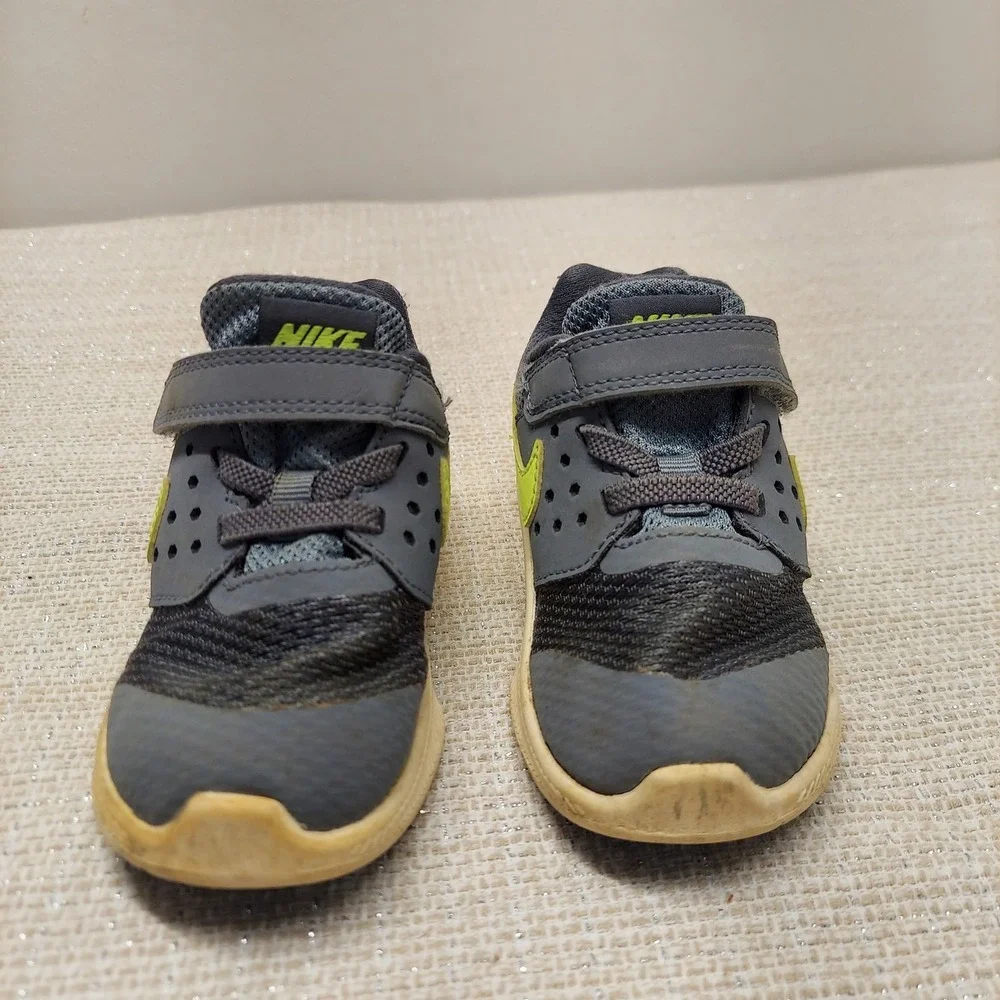 Nike Star Runner Toddler 7C Grey Volt Green Sneakers 869974-002